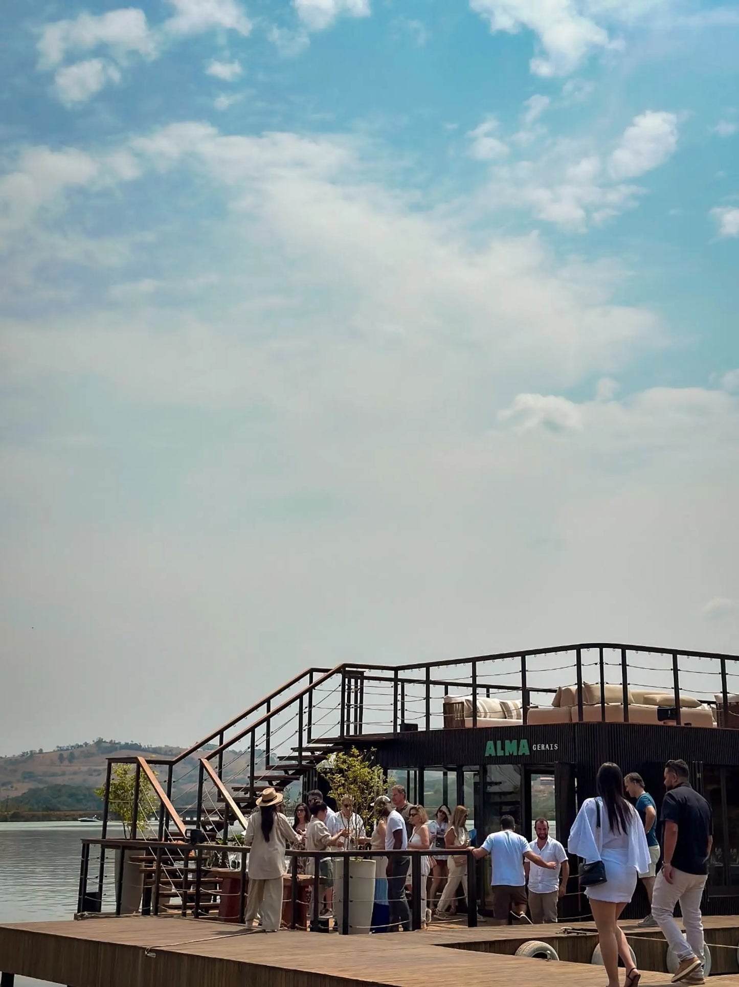 Wine Bar Flutuante da Alma Gerais